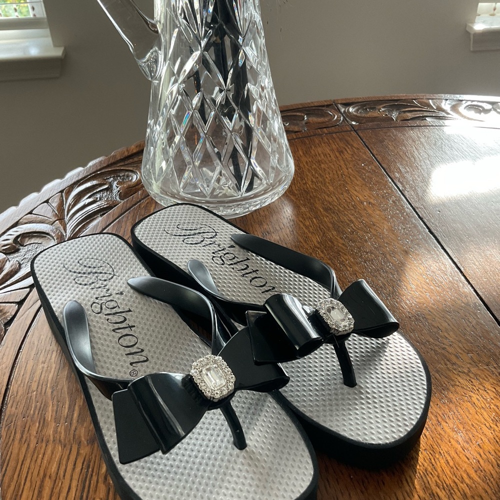 Brighton, new with tag, black sandal with center bow and large clear stone, sz 8